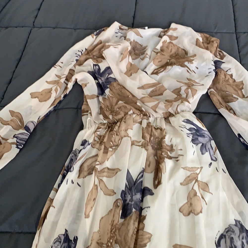 Floral dress that comes with removable waist tie